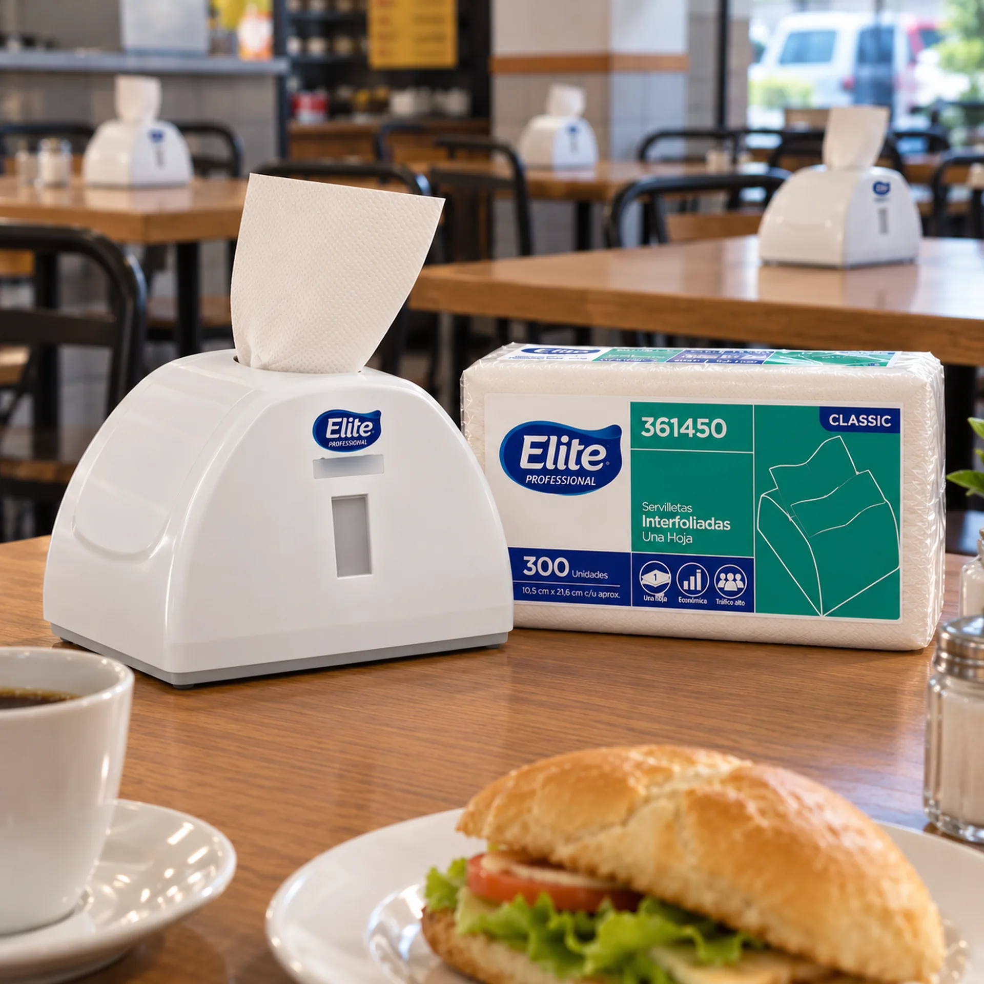Servilletas interfoliadas Elite Classic en dispensador de mesa Elite en una cafetería